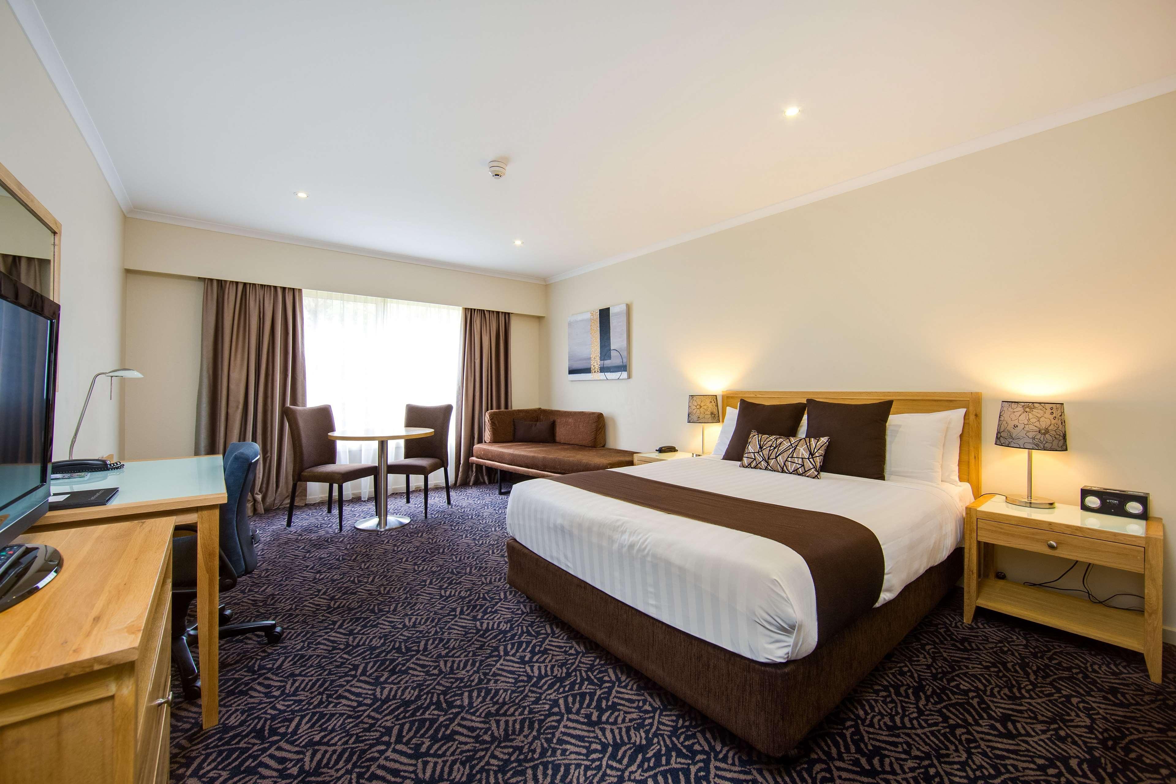 Best Western Plus Hovell Tree Inn Олбери Экстерьер фото
