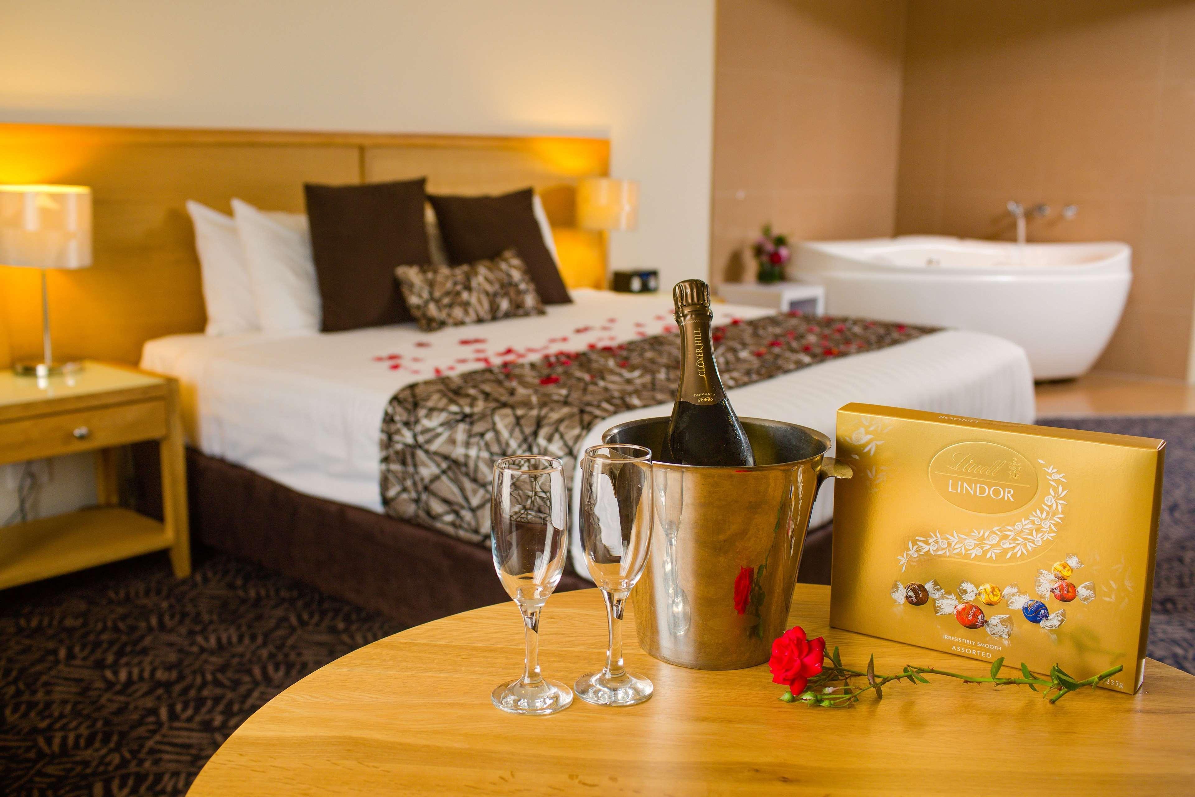 Best Western Plus Hovell Tree Inn Олбери Экстерьер фото