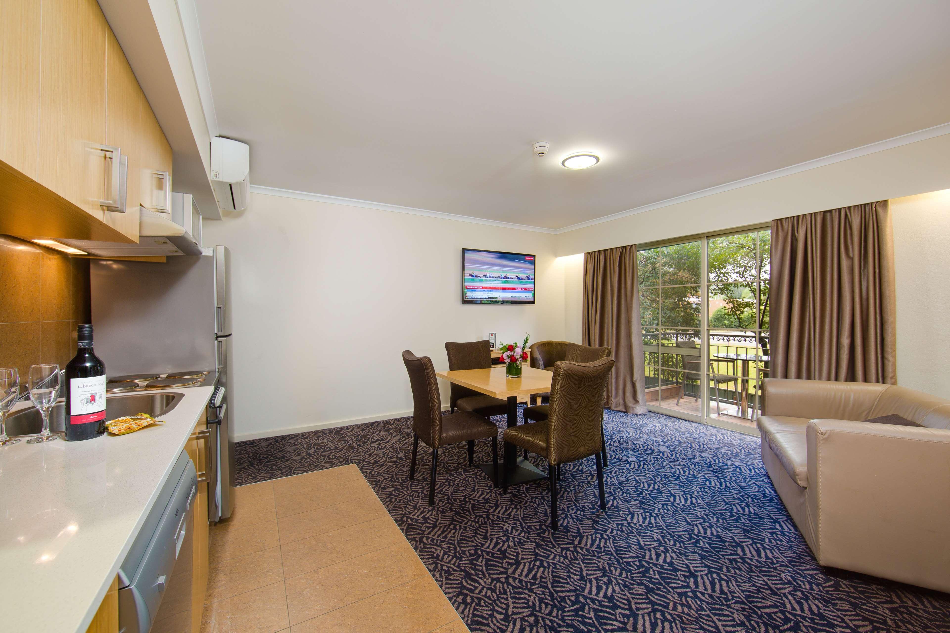 Best Western Plus Hovell Tree Inn Олбери Экстерьер фото