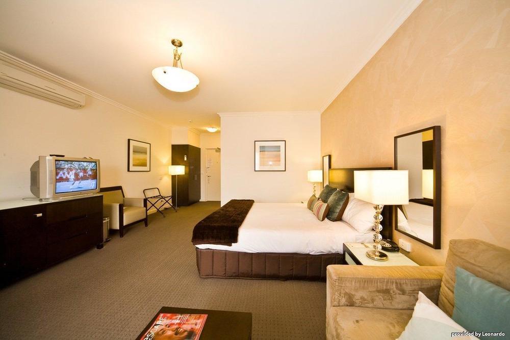 Best Western Plus Hovell Tree Inn Олбери Номер фото