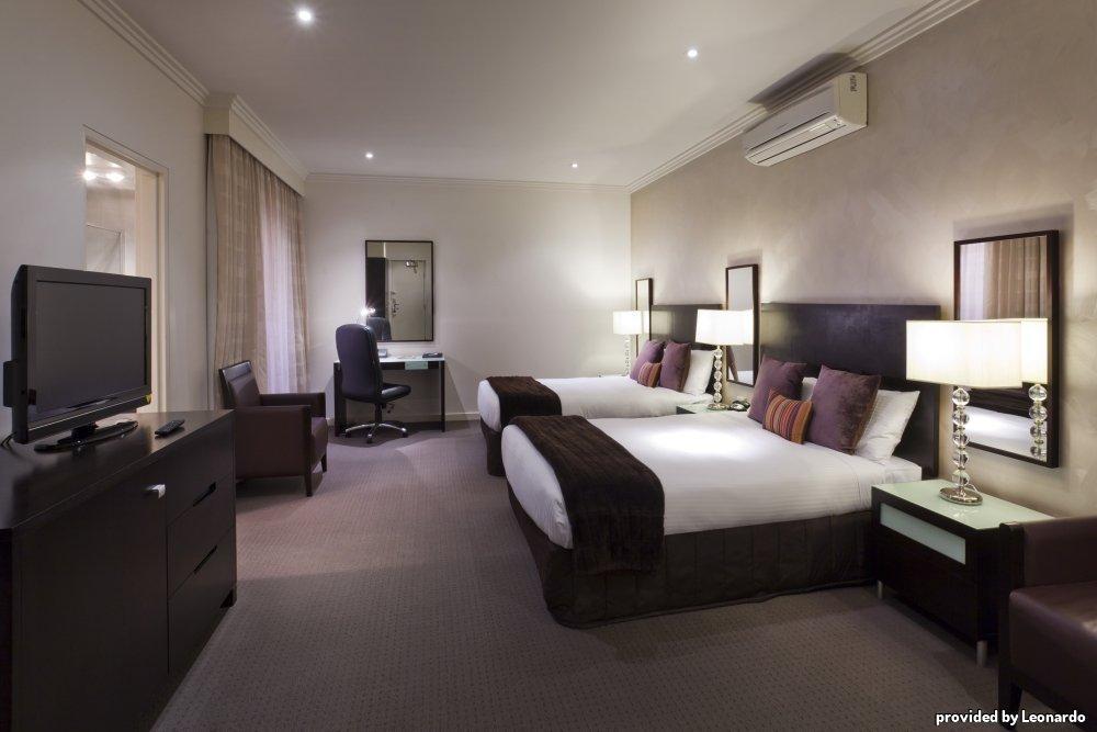 Best Western Plus Hovell Tree Inn Олбери Номер фото