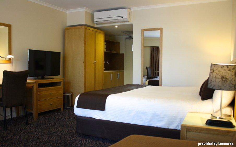 Best Western Plus Hovell Tree Inn Олбери Экстерьер фото