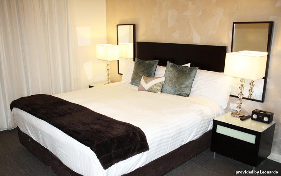 Best Western Plus Hovell Tree Inn Олбери Экстерьер фото